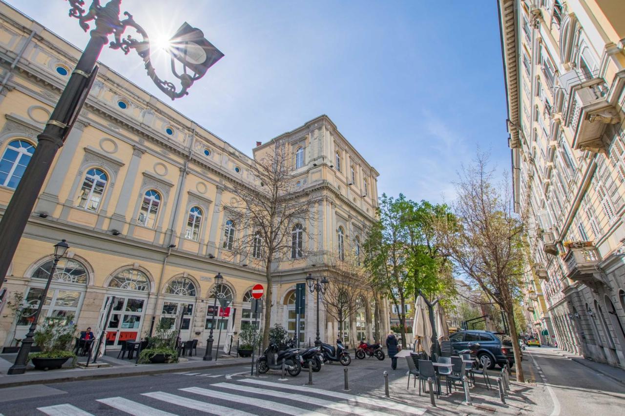 Casa Vacanze Al Teatro Trieszt Kültér fotó